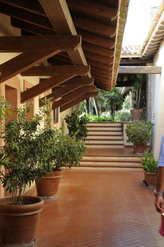 Hotel Due Lune Puntaldia & Golf 5*